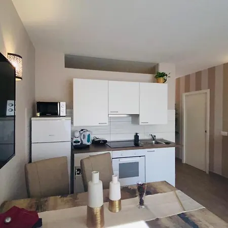 Luxury Fronte Piscina Mareverde A&v * Адехе