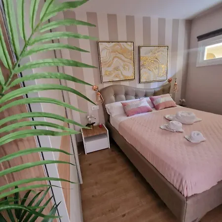 Luxury Fronte Piscina Mareverde A&v