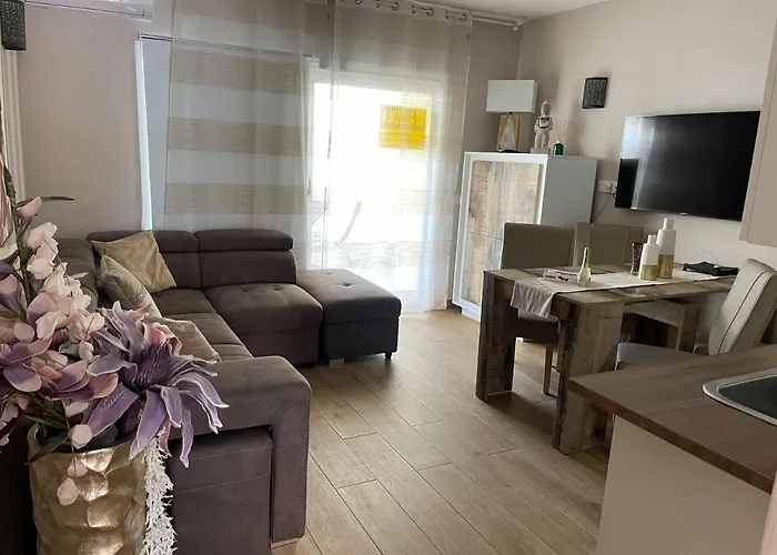 Luxury Fronte Piscina Mareverde A&v 아파트 아데제